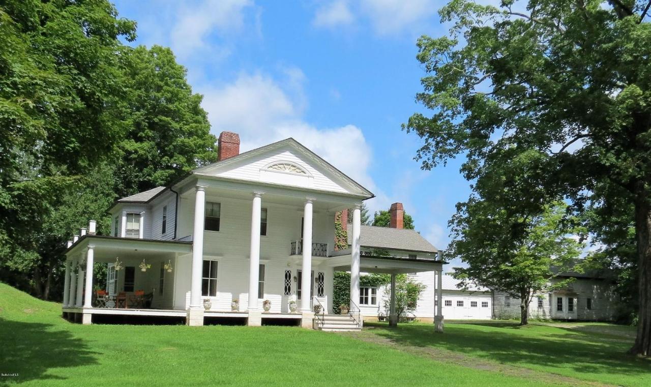 Granville House Ґрейт-Баррінґтон Екстер'єр фото